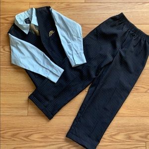 4 piece boys suit with vest. Size 5.